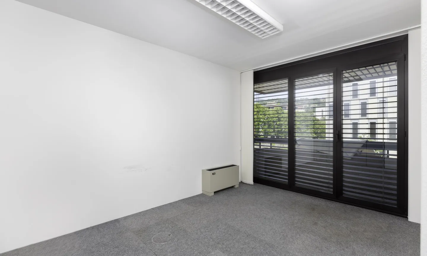 SPACIOUS OFFICE FOR RENT IN CENTRAL AREA OF VIGANELLO - Photo 5 of 10