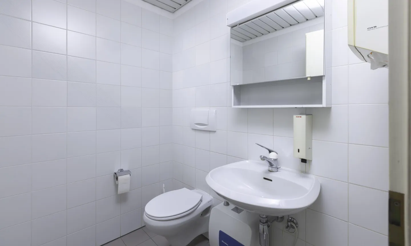 SPACIOUS OFFICE FOR RENT IN CENTRAL AREA OF VIGANELLO - Photo 7 of 10