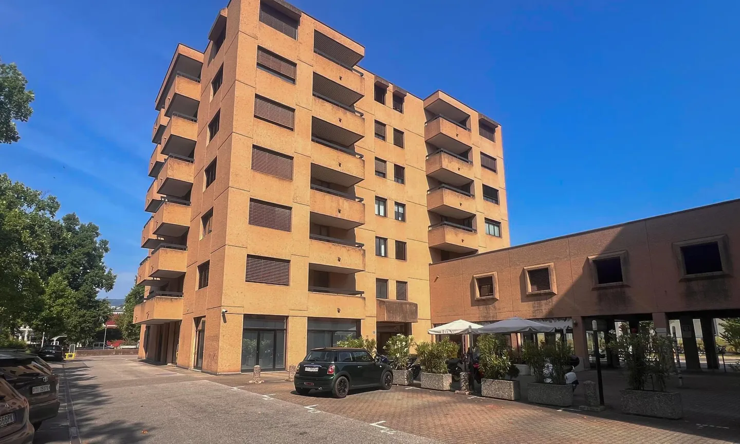 SPACIOUS OFFICE FOR RENT IN CENTRAL AREA OF VIGANELLO - Photo 9 of 10