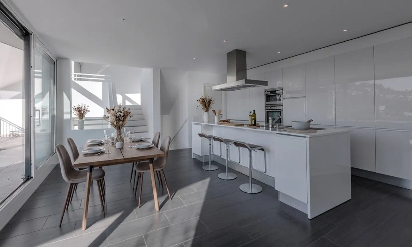 AMPIA VILLA 5.5 CON GIARDINO PISCINA E VISTA LAGO A CANOBBIO - Foto 2 di 13