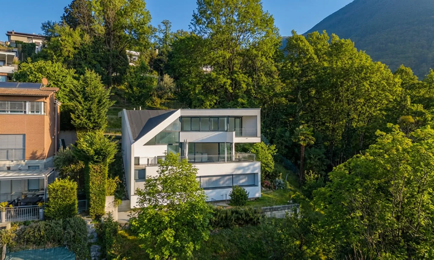 AMPIA VILLA 5.5 CON GIARDINO PISCINA E VISTA LAGO A CANOBBIO - Foto 12 di 13