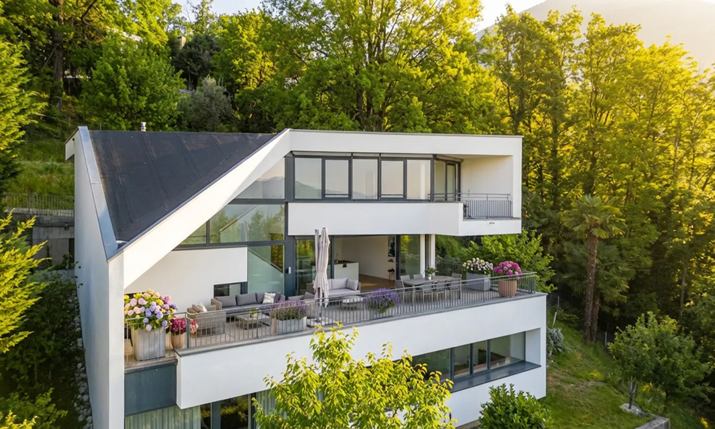 AMPIA VILLA 5.5 CON GIARDINO PISCINA E VISTA LAGO A CANOBBIO - Foto 1 di 13