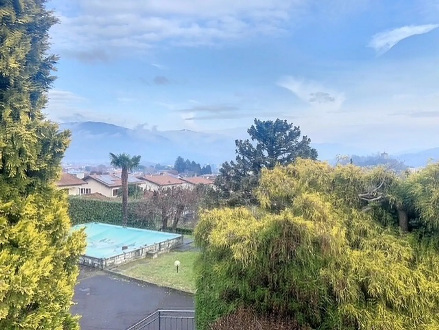 VILLA INDIPENDENTE CON AMPIO GIARDINO A STABIO - Foto 2 di 11