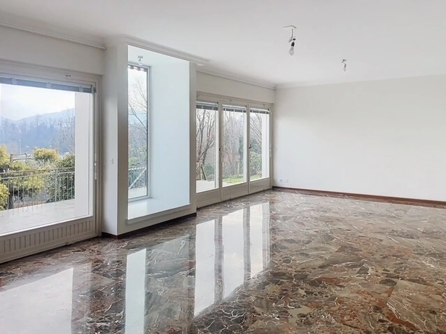 VILLA INDIPENDENTE CON AMPIO GIARDINO A STABIO - Foto 4 di 11