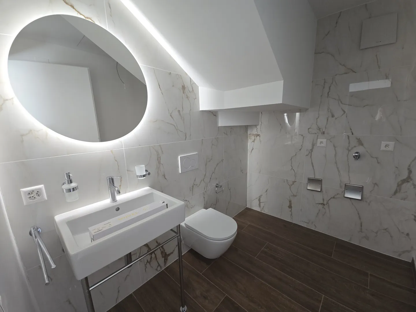 MODERN AND NEW 5.5-ROOM VILLAS WITH GARDEN IN MANNO - Photo 6 of 9