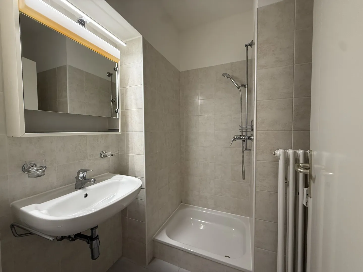 A LOUER GRAND APPARTEMENT LUMINEUX DE 4.5 PIECES A MAROGGIA - Photo 8 sur 8