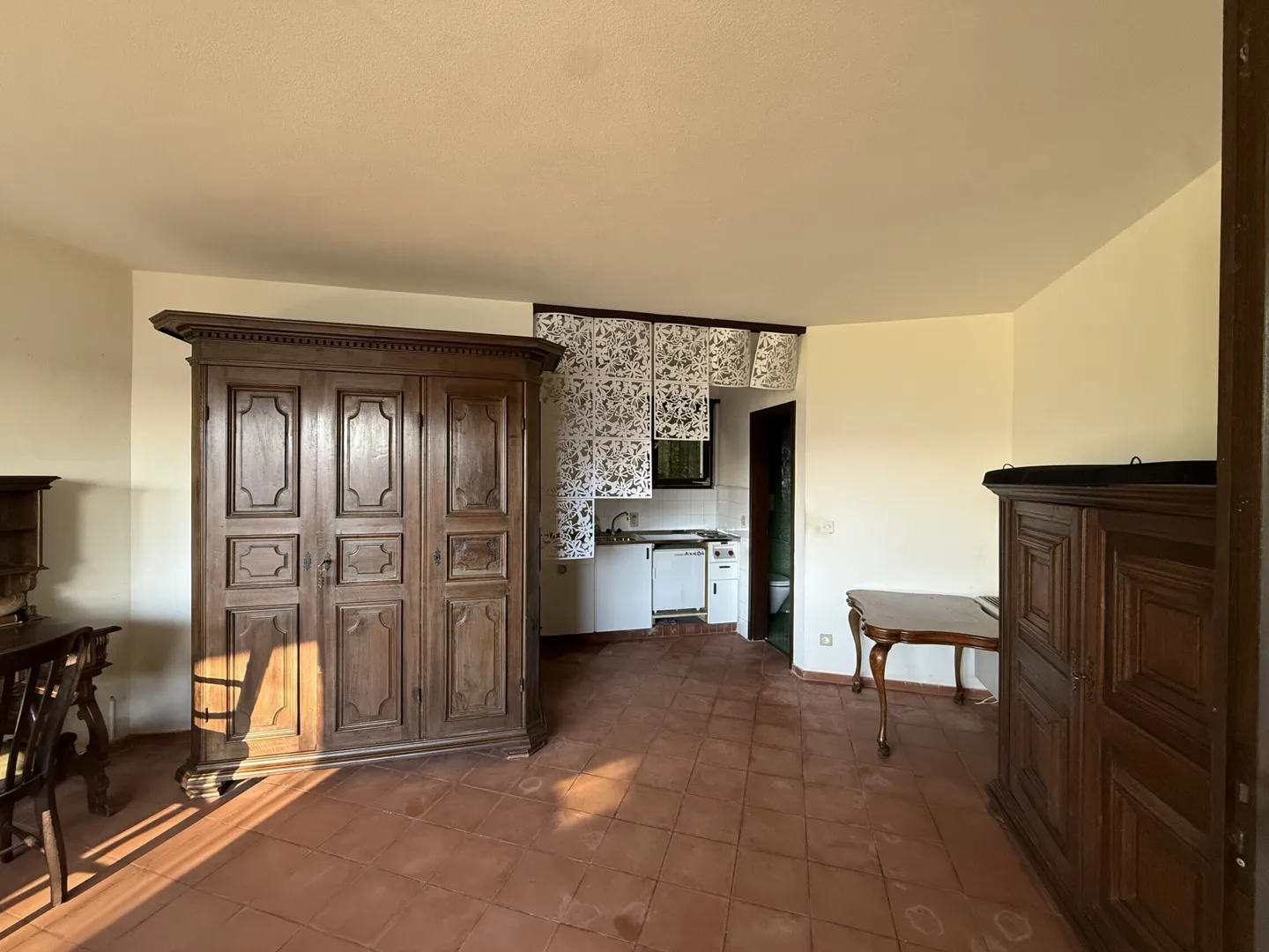 SCHÖNES HAUS MIT 4.5 ZIMMERN UND SEEBLICK ZU RENOVIEREN IN AROGNO - Foto 4 von 9