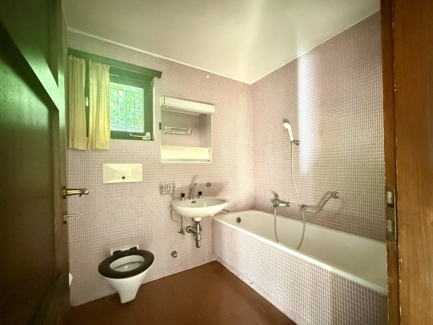 SCHÖNES HAUS MIT 4.5 ZIMMERN UND SEEBLICK ZU RENOVIEREN IN AROGNO - Foto 7 von 9