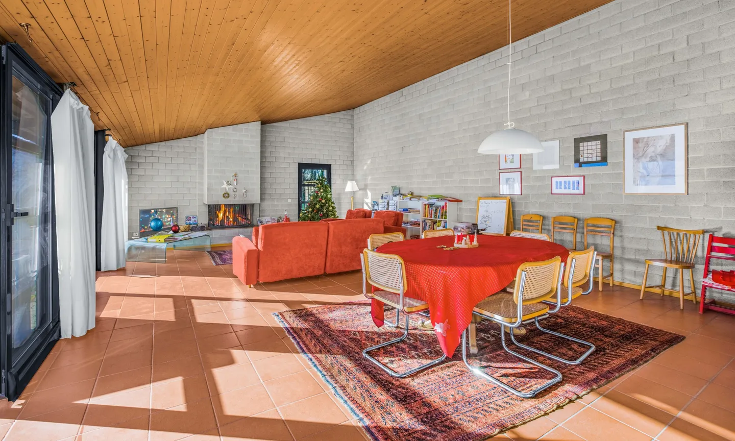 SCHÖNE DOPPELHAUSHÄLFTE MIT 7,5 ZIMMERN IM GRÜNEN IN ROVIO - Foto 5 von 10