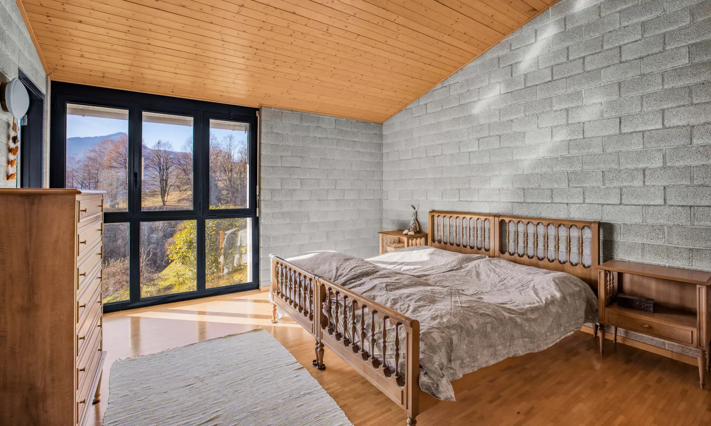 SCHÖNE DOPPELHAUSHÄLFTE MIT 7,5 ZIMMERN IM GRÜNEN IN ROVIO - Foto 9 von 10