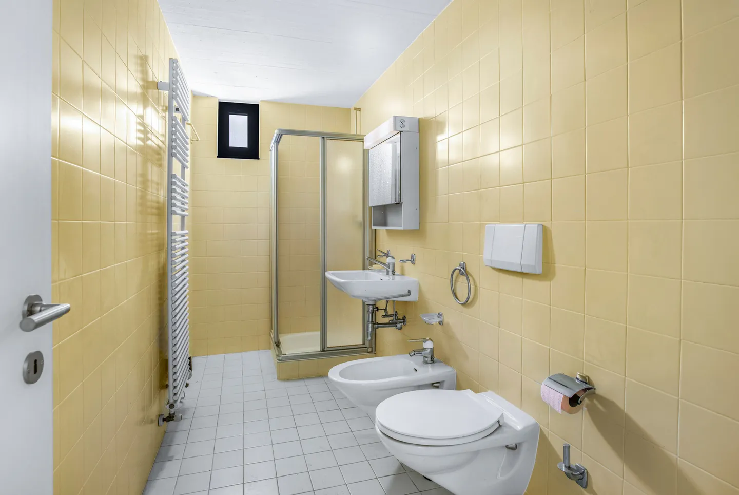 Villa moderna con giardino a Rovio - Foto 7 di 10