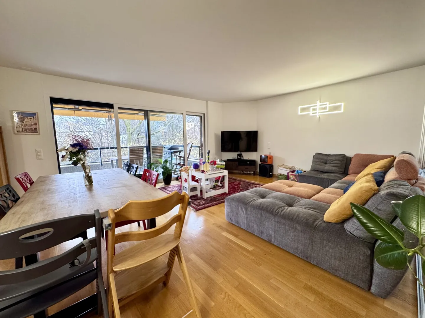 BEAUTIFUL 5.5 ROOMS WITH VIEW OF GREENERY AND MOUNTAINS IN SORENGO - Photo 1 of 9