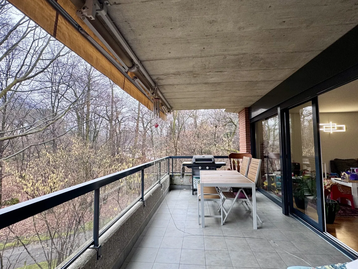 BEAUTIFUL 5.5 ROOMS WITH VIEW OF GREENERY AND MOUNTAINS IN SORENGO - Photo 2 of 9