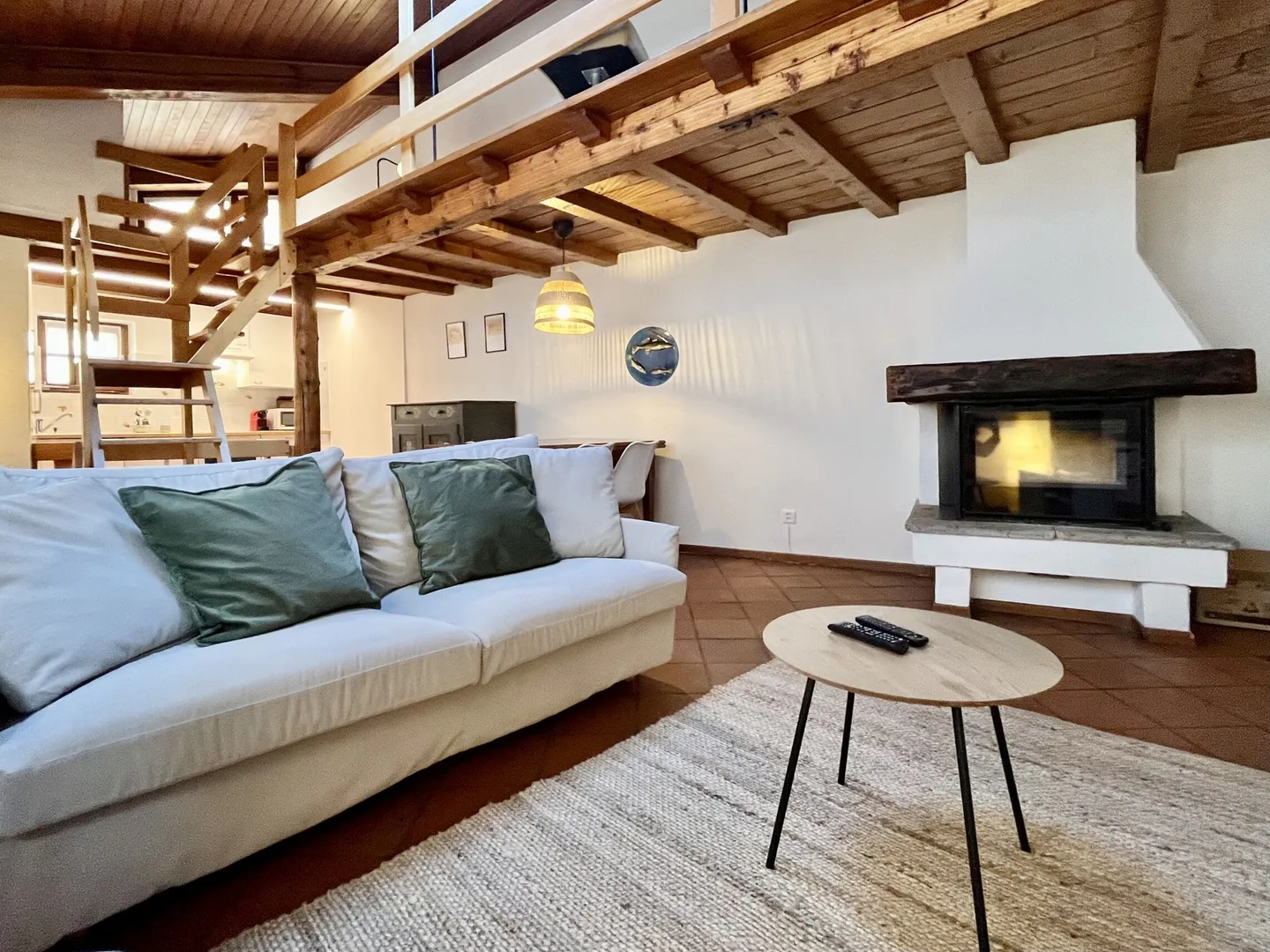 ZU VERMIETEN 3.5-ZIMMER MÖBLIERTES HAUS IN MORCOTE - Foto 2 von 9