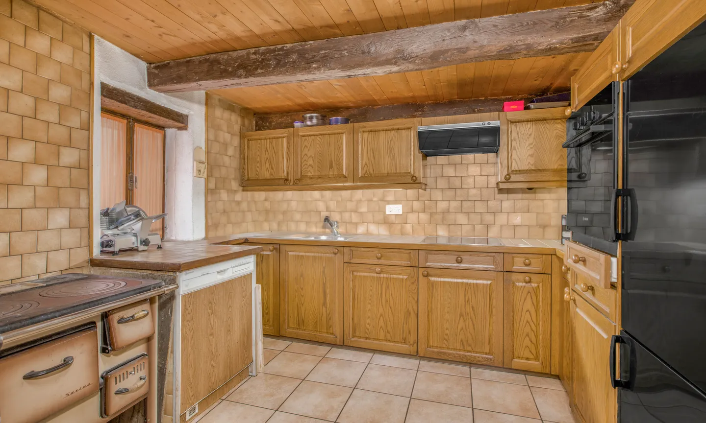 SPACIOUS RENOVATED RUSTIC WITH 10 ROOMS IN THE VAL DI BLENIO - Photo 4 of 13