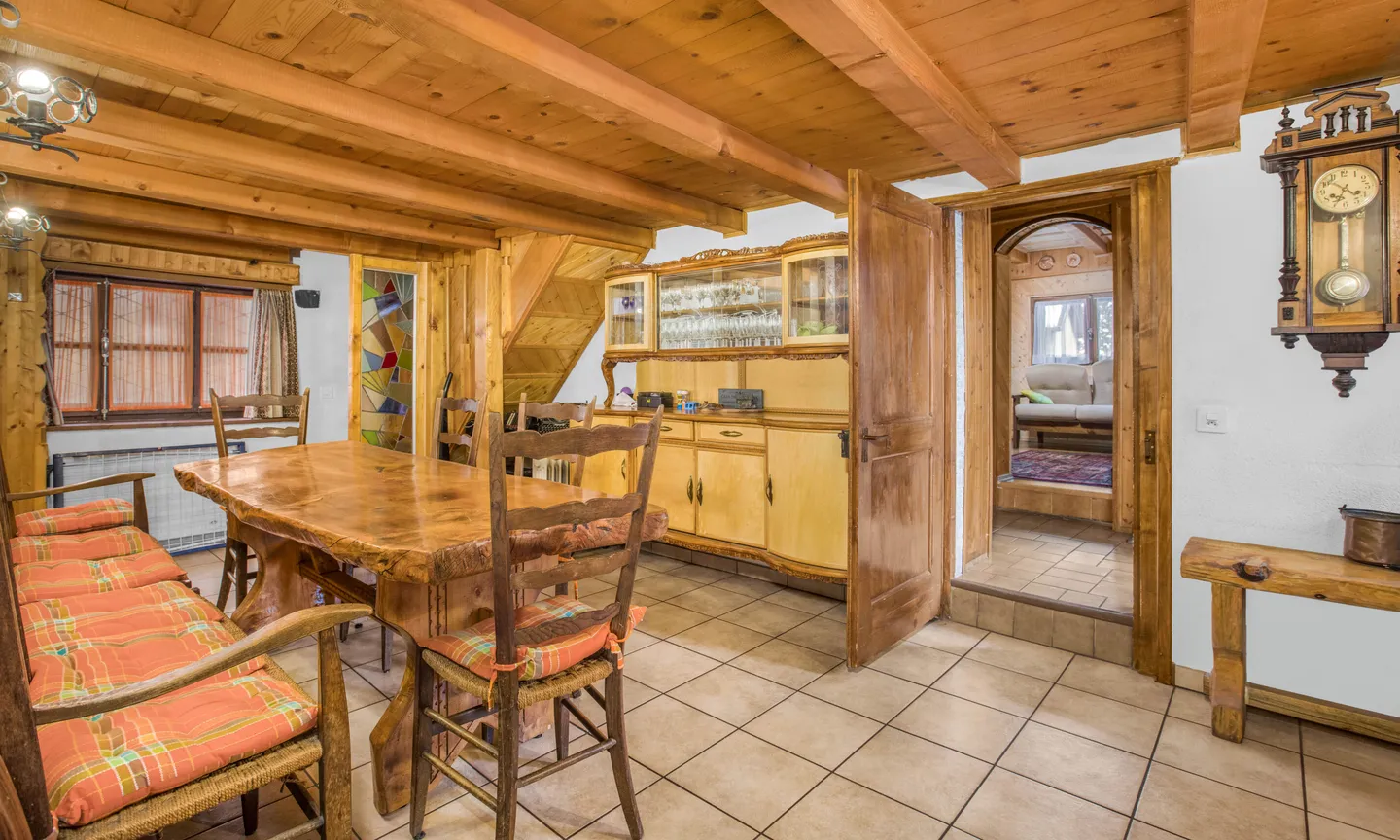 SPACIOUS RENOVATED RUSTIC WITH 10 ROOMS IN THE VAL DI BLENIO - Photo 2 of 13