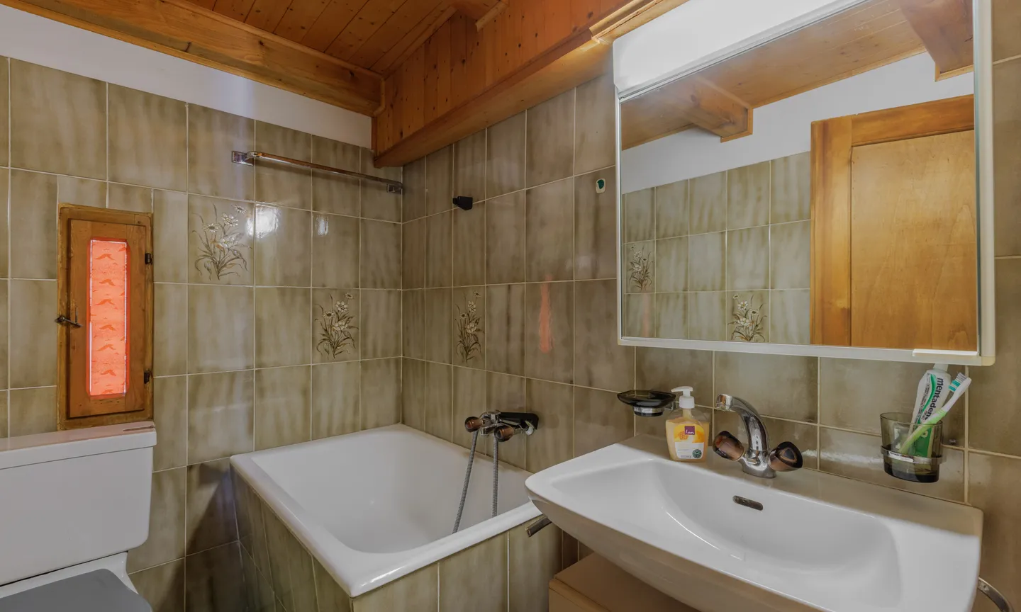 SPACIOUS RENOVATED RUSTIC WITH 10 ROOMS IN THE VAL DI BLENIO - Photo 7 of 13