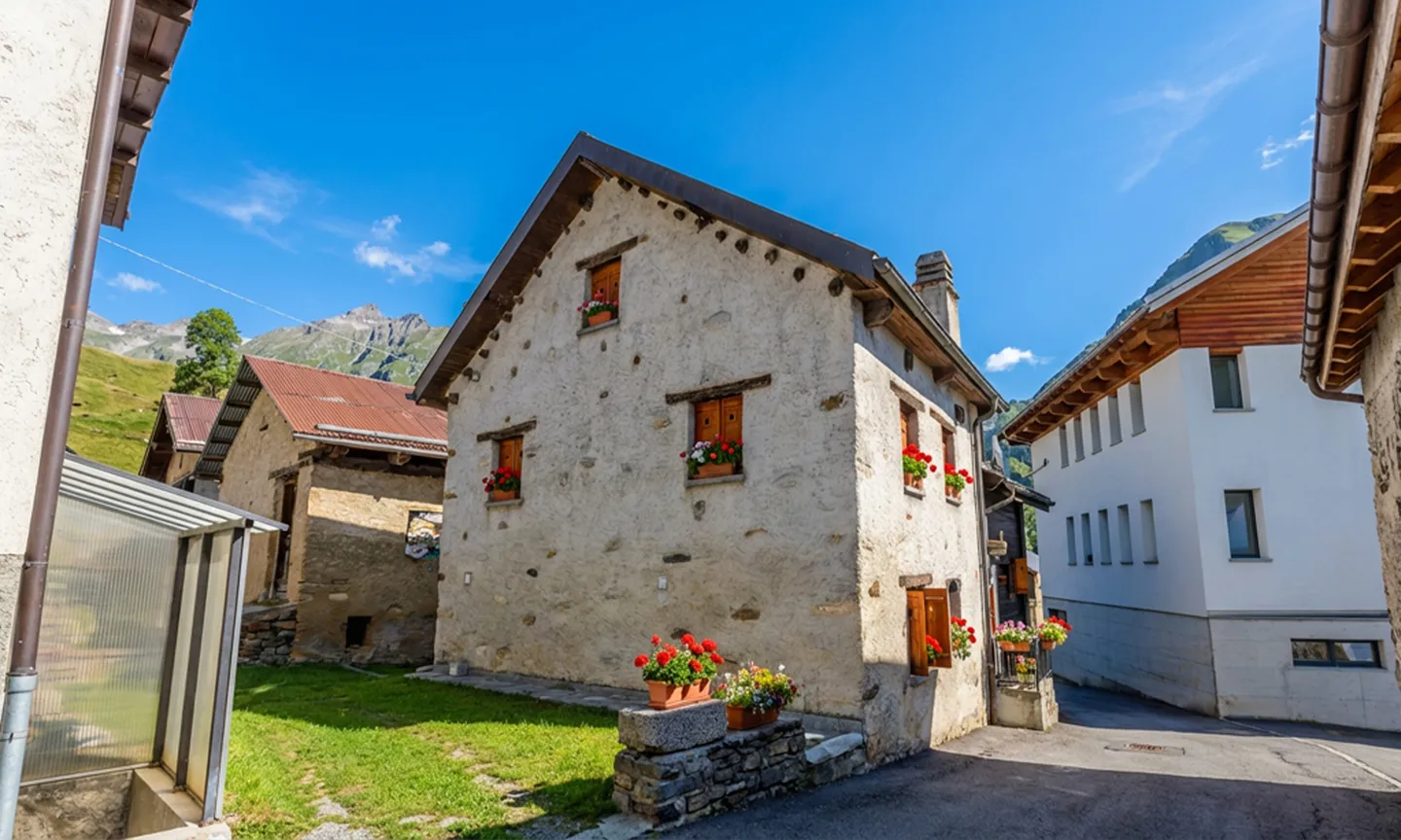RUSTIQUE RÉNOVÉ SPACIEUX DE 10 PIÈCES DANS LA VAL DI BLENIO - Photo 9 sur 9