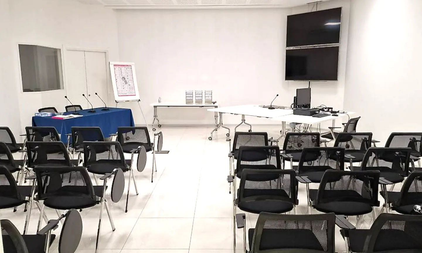 NEW COMMERCIAL BUILDING IN A STRATEGIC AREA IN MENDRISIO - Photo 2 of 3