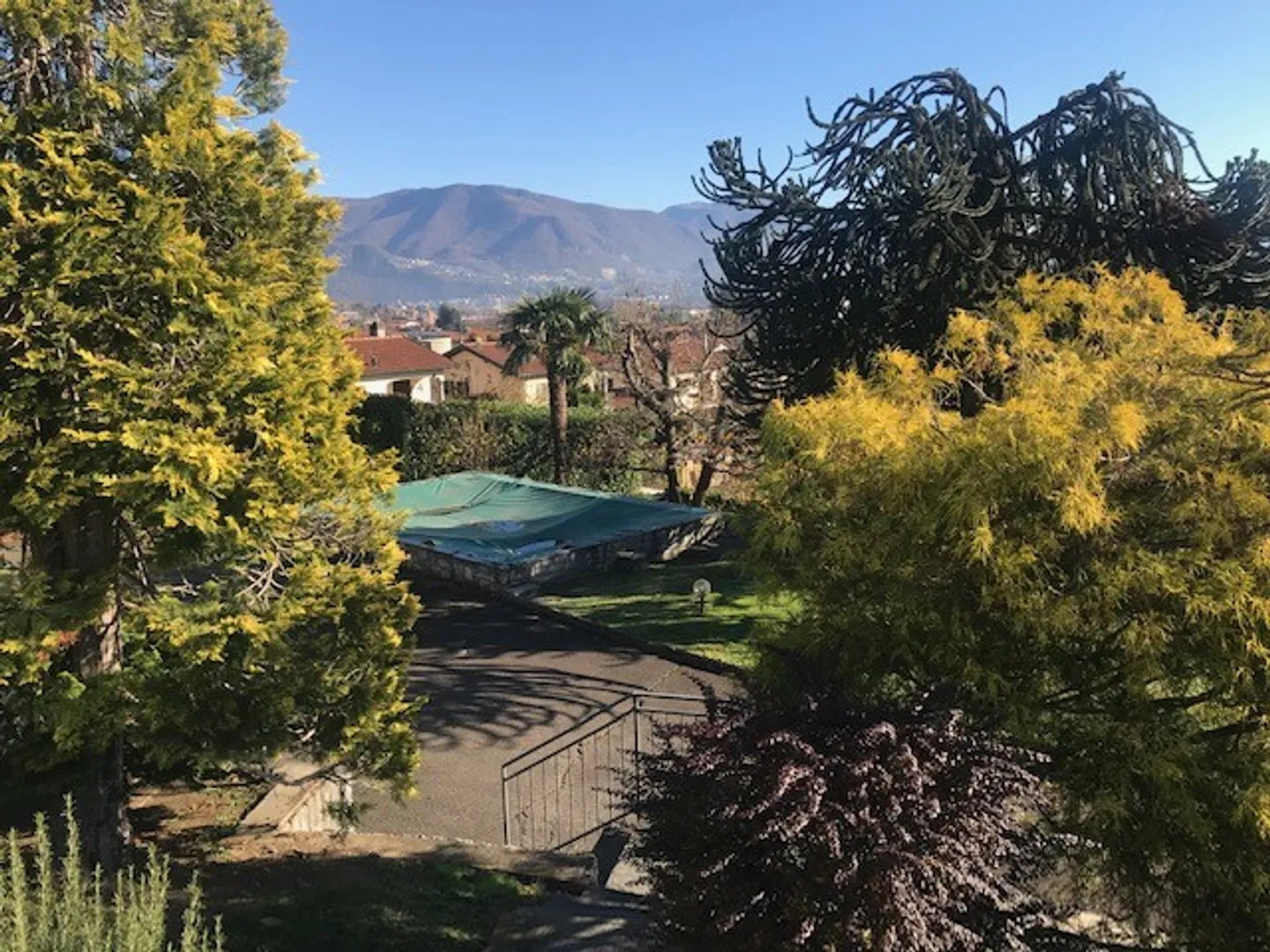 BAUBARES GRUNDSTÜCK VON 705 QM IM BEREICH MONTALBANO IN STABIO - Foto 2 von 6