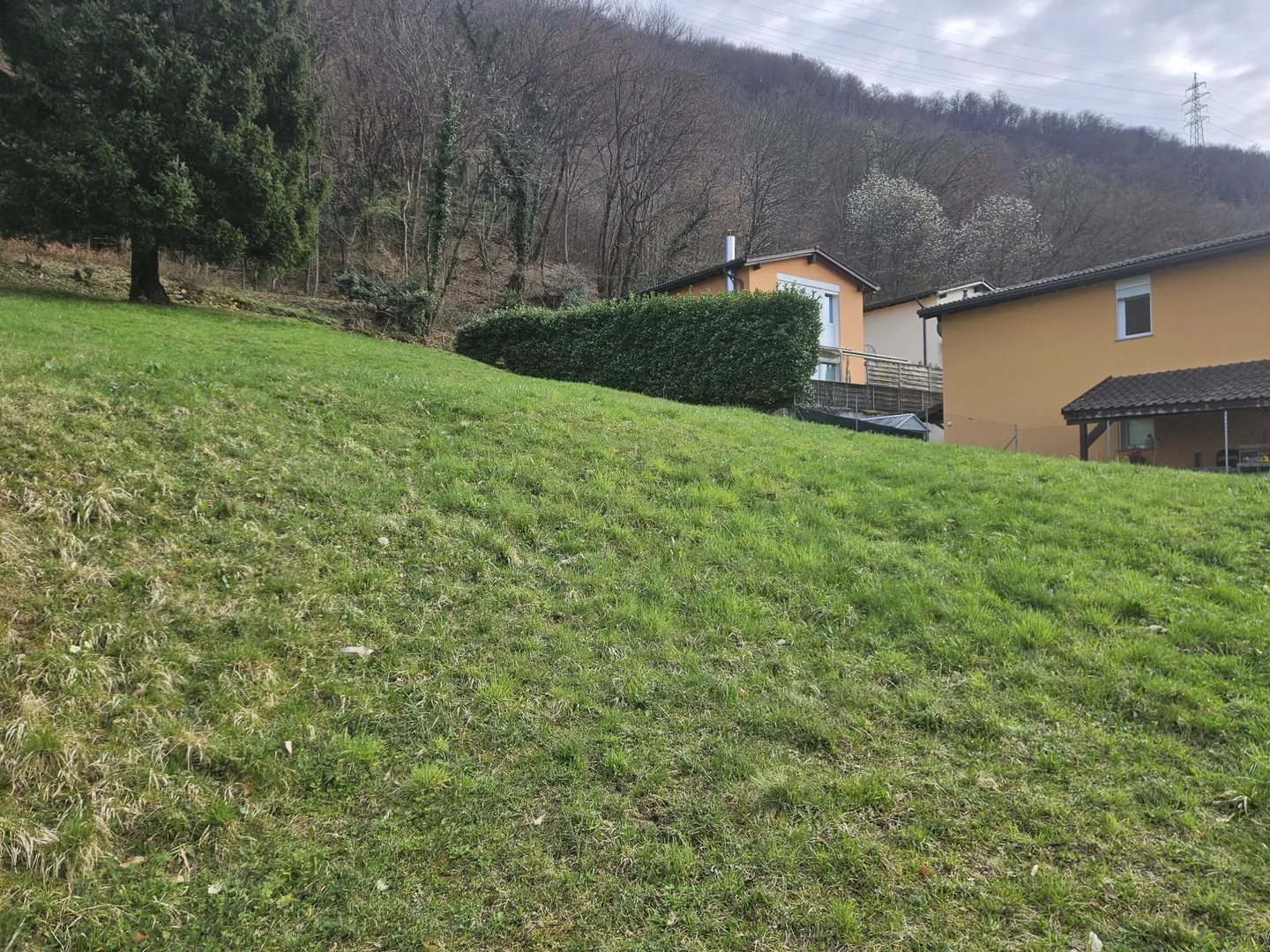 GRANDE TERRAIN CONSTRUCTIBLE R2 AVEC VUE OUVERTE À BARBENGO - Photo 2 sur 5