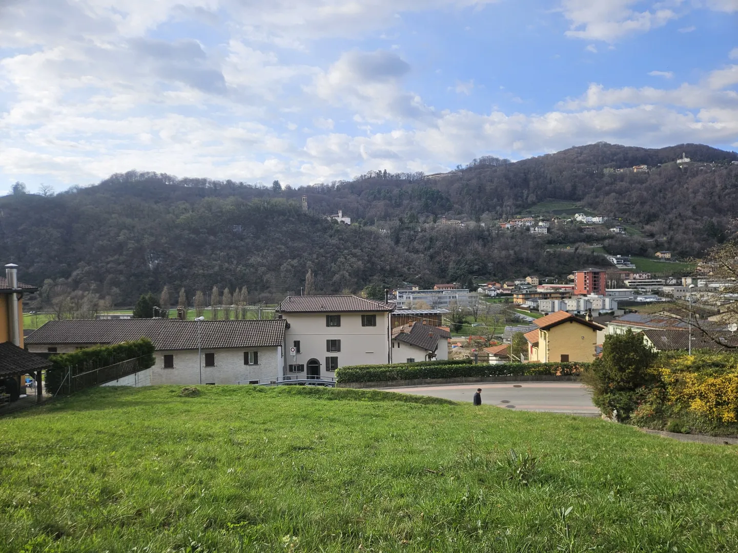 GRANDE TERRAIN CONSTRUCTIBLE R2 AVEC VUE OUVERTE À BARBENGO - Photo 1 sur 5