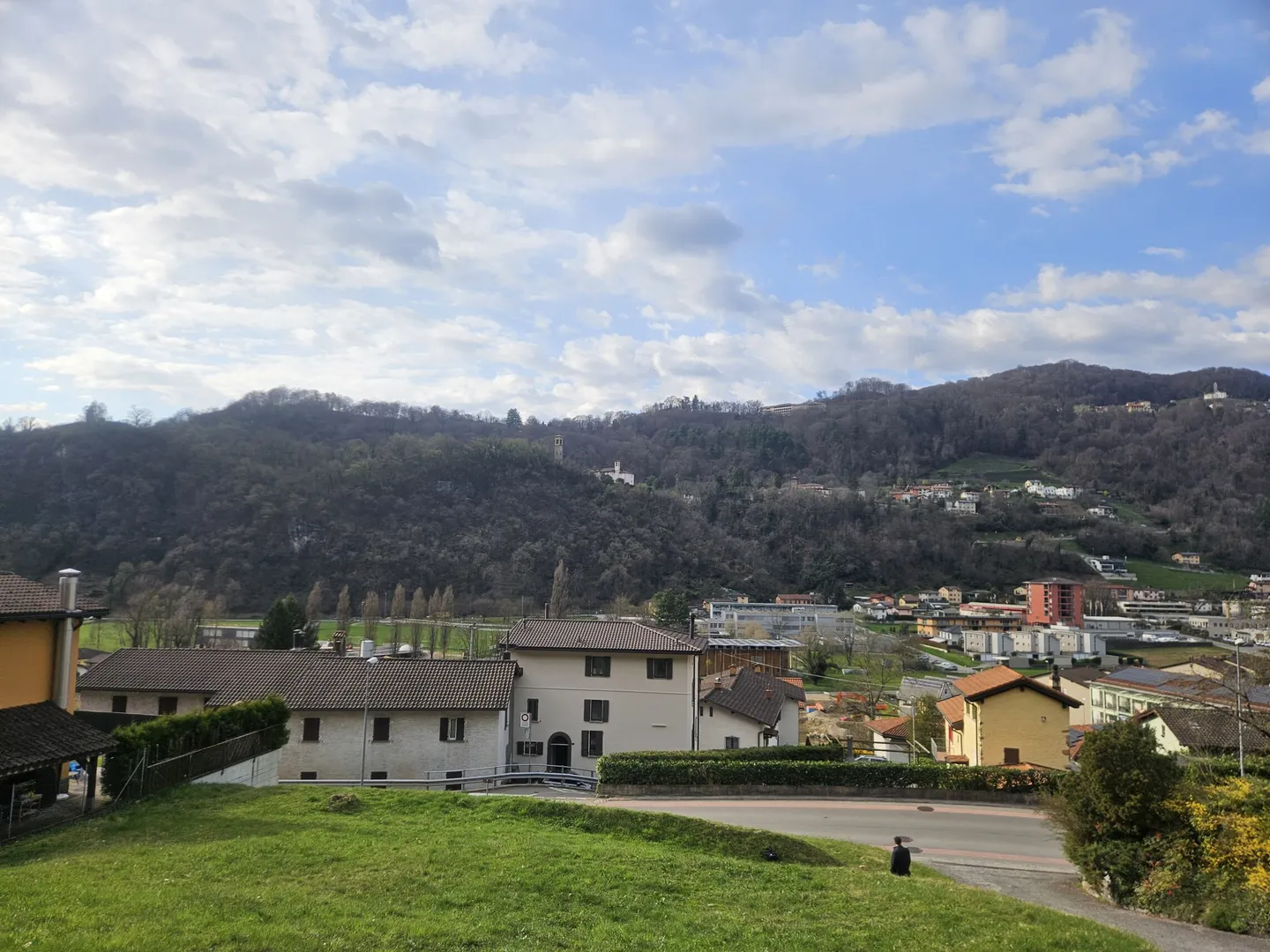 GRANDE TERRAIN CONSTRUCTIBLE R2 AVEC VUE OUVERTE À BARBENGO - Photo 5 sur 5