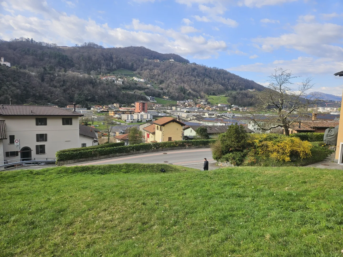 GRANDE TERRAIN CONSTRUCTIBLE R2 AVEC VUE OUVERTE À BARBENGO - Photo 4 sur 5