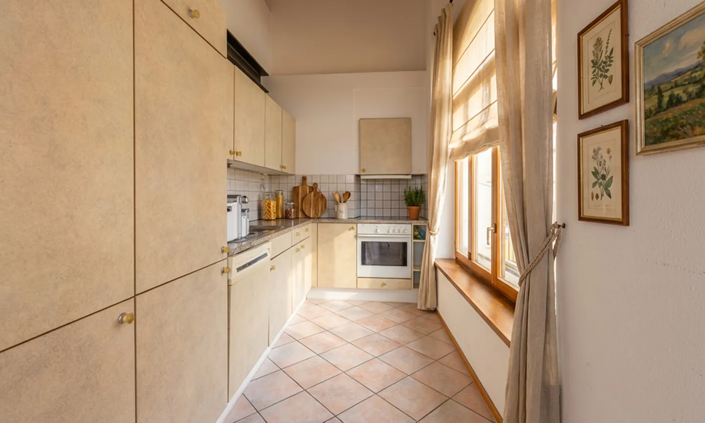 ZWEIFAMILIENHAUS MIT 7 ZIMMERN UND TERRASSE IN CURIO - Foto 3 von 13