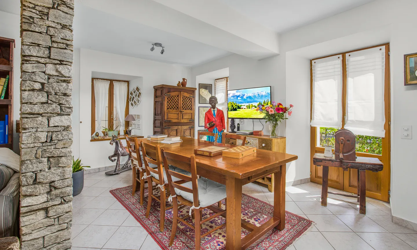 ZWEIFAMILIENHAUS MIT 7 ZIMMERN UND TERRASSE IN CURIO - Foto 8 von 13