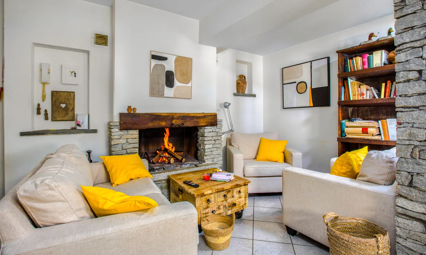 ZWEIFAMILIENHAUS MIT 7 ZIMMERN UND TERRASSE IN CURIO - Foto 9 von 13
