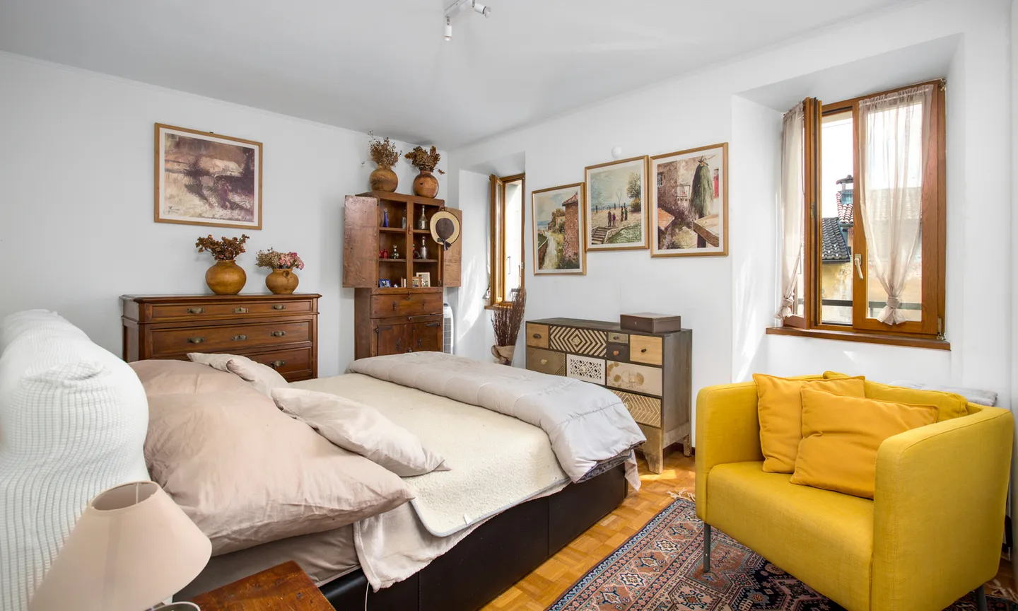 ZWEIFAMILIENHAUS MIT 7 ZIMMERN UND TERRASSE IN CURIO - Foto 12 von 13