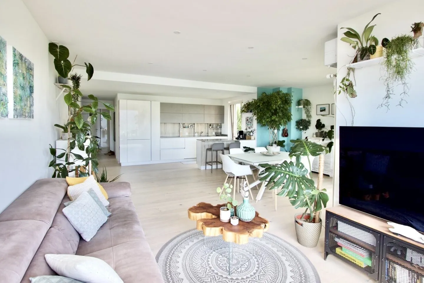 À LOUER 3.5 PIÈCES AVEC TERRASSE VUE SUR LE LAC À VERNATE - Photo 1 sur 9