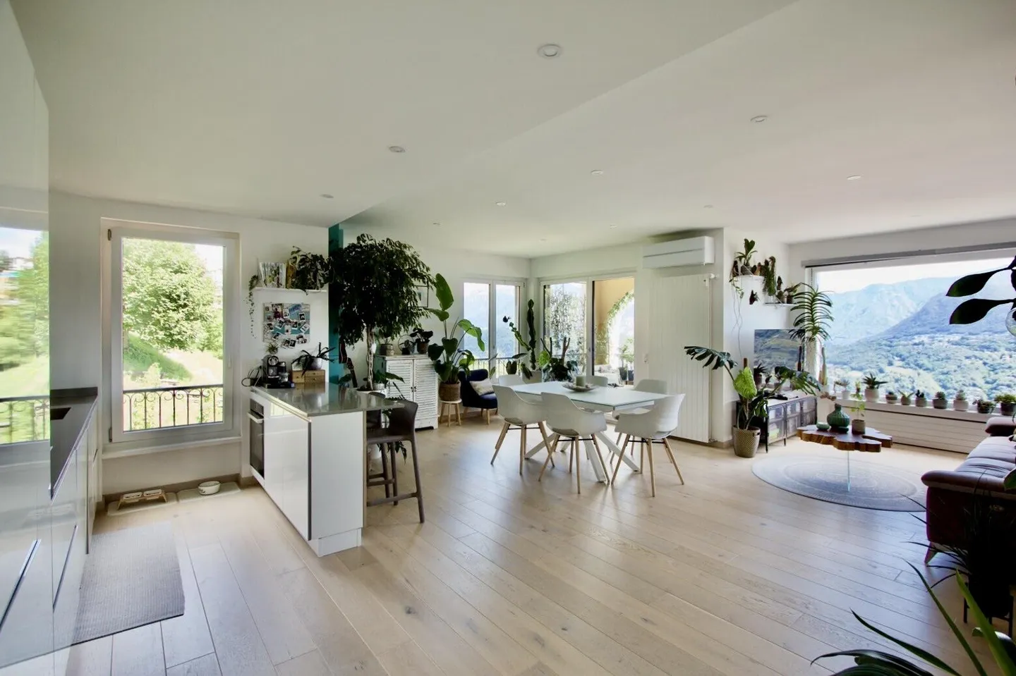 À LOUER 3.5 PIÈCES AVEC TERRASSE VUE SUR LE LAC À VERNATE - Photo 2 sur 9