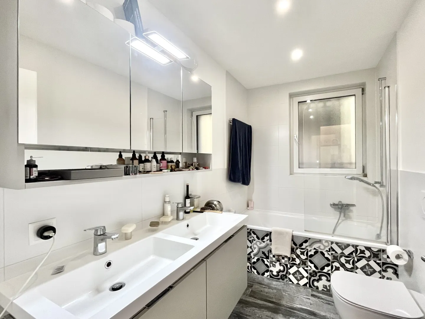 À LOUER 3.5 PIÈCES AVEC TERRASSE VUE SUR LE LAC À VERNATE - Photo 8 sur 9