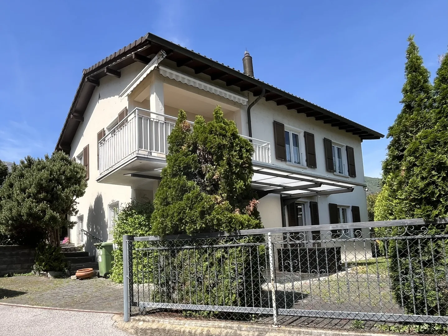 TWO-FAMILY HOUSE WITH OPEN VIEW IN TORRICELLA - Photo 1 of 9