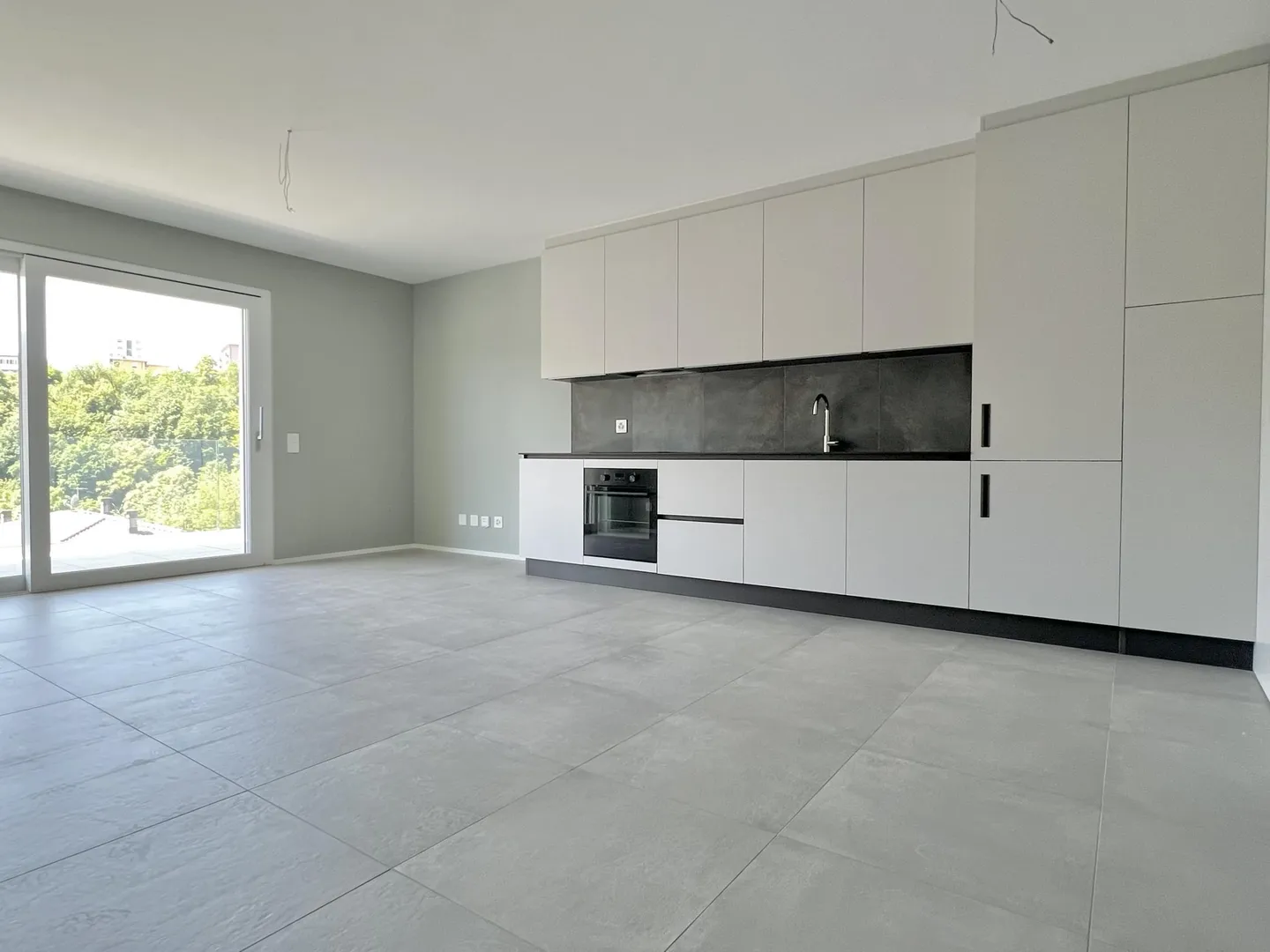 FOR RENT NEW 4.5 ROOMS WITH TERRACE IN MORBIO INFERIORE - Photo 2 of 8