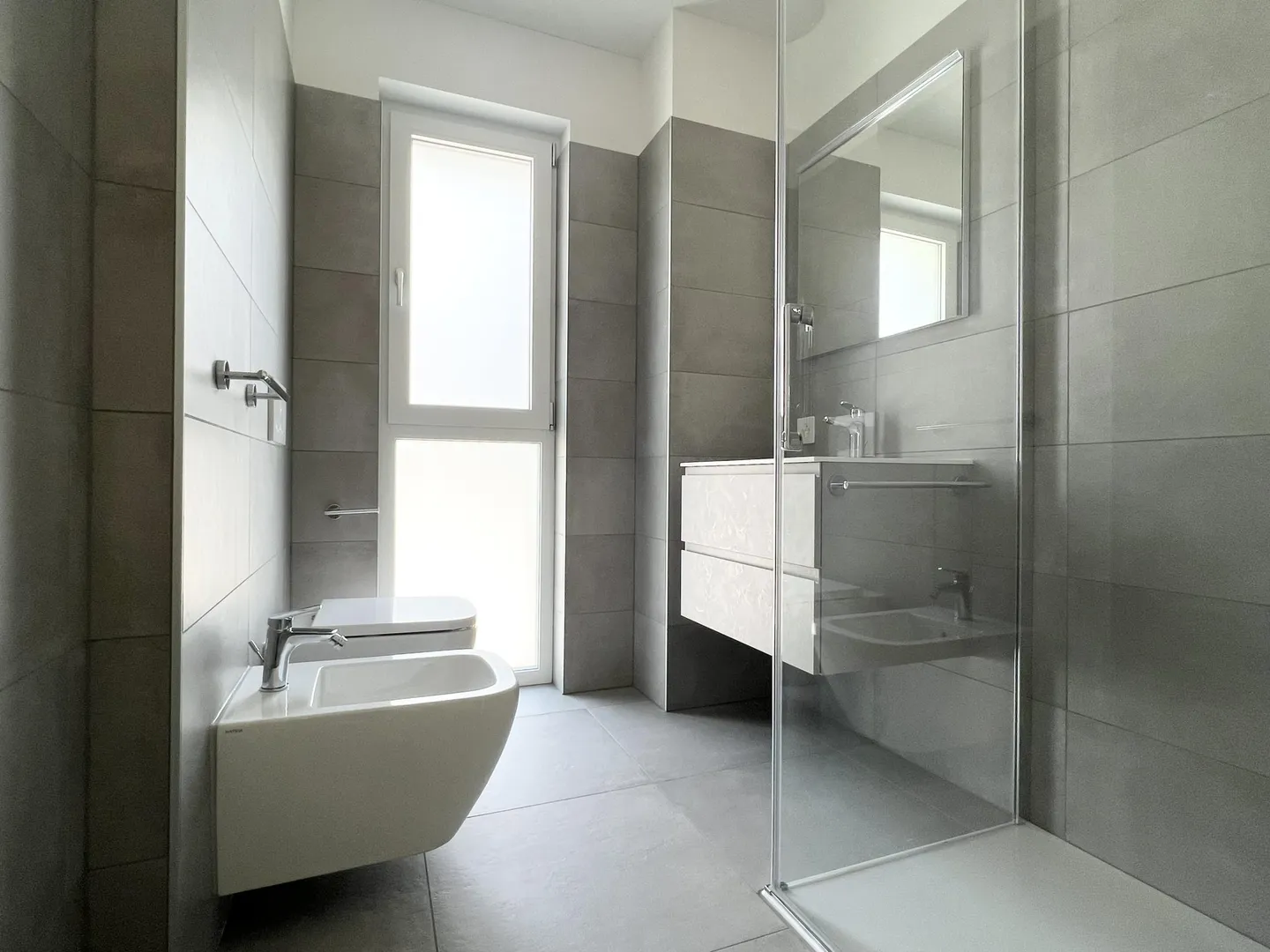 FOR RENT NEW 4.5 ROOMS WITH TERRACE IN MORBIO INFERIORE - Photo 6 of 8