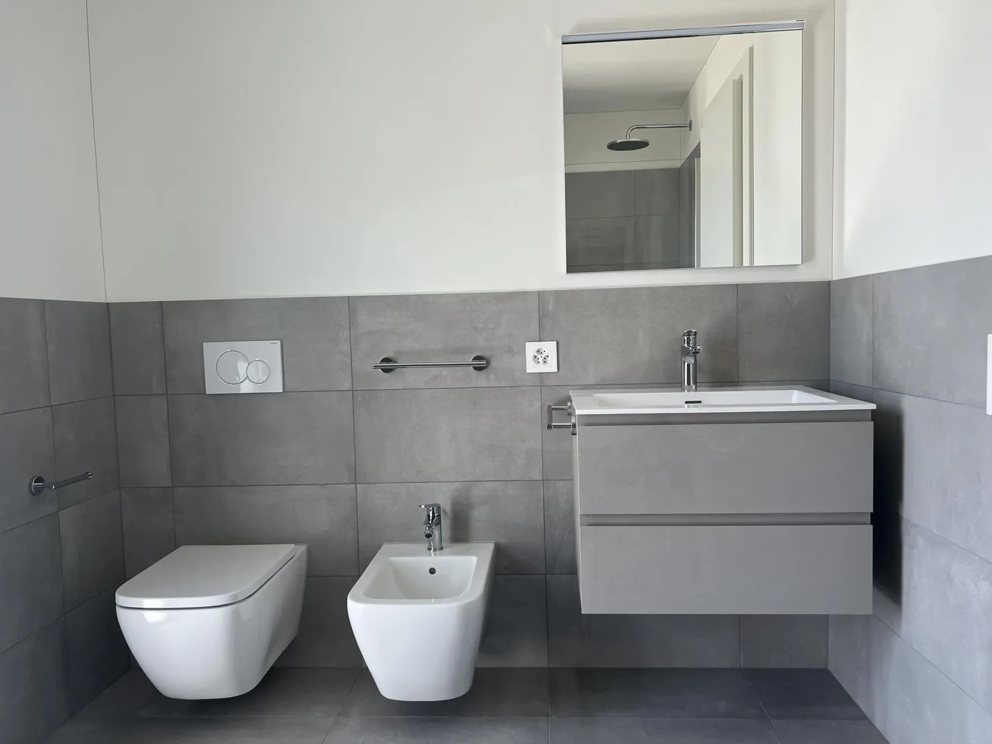 FOR RENT NEW 4.5 ROOMS WITH TERRACE IN MORBIO INFERIORE - Photo 7 of 8