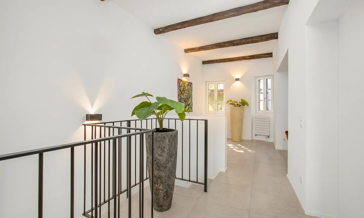 MAISON HISTORIQUE 7.5 RÉNOVÉE À NEUF À PREGASSONA ALTA - Photo 12 sur 13