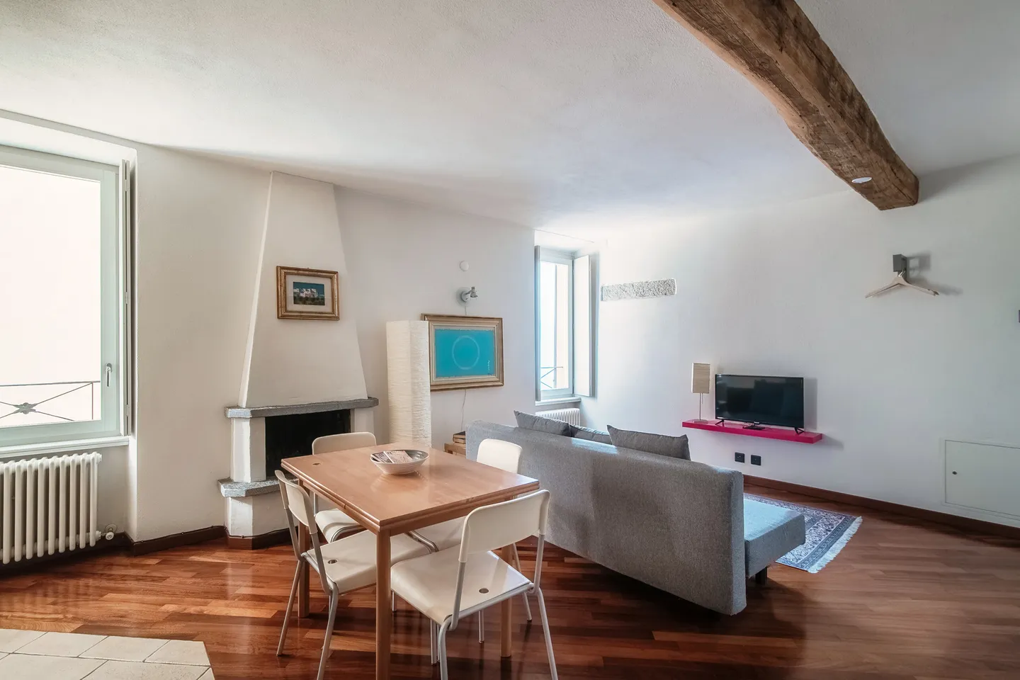 AFFITTASI GRAZIOSI MONOLOCALI IN PALAZZO STORICO A MORCOTE - Photo 4 sur 9