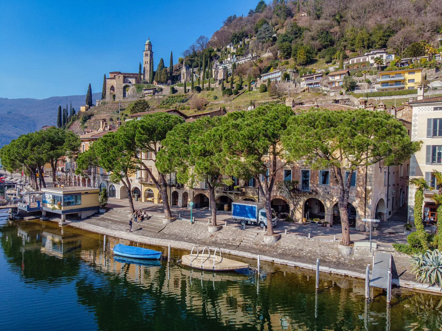 ELEGANTE ZWEI-ZIMMER-WOHNUNGEN ZU VERMIETEN IN HISTORISCHEM PALAST IN MORCOTE - Foto 9 von 9