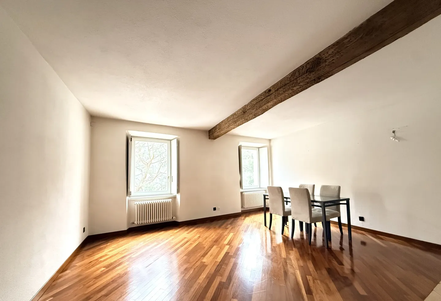 ELEGANTE ZWEI-ZIMMER-WOHNUNGEN ZU VERMIETEN IN HISTORISCHEM PALAST IN MORCOTE - Foto 5 von 9