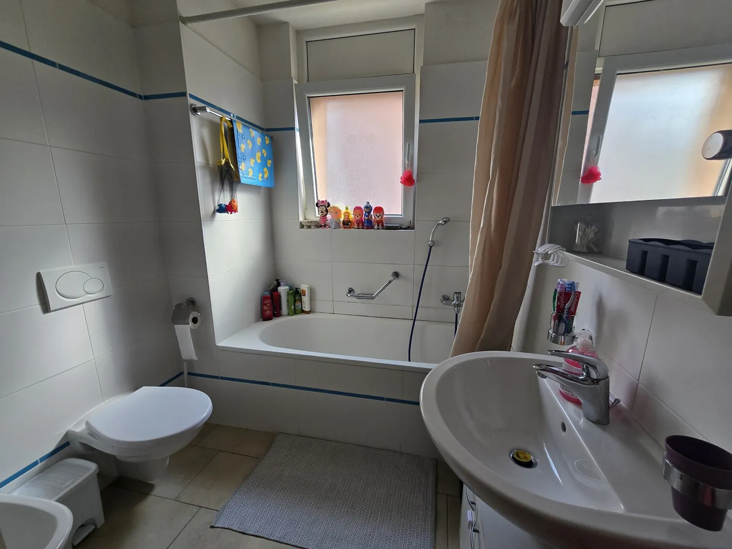 GERÄUMIGE UND MODERNE 4.5 ZIMMER MIT 2 TERRASSEN IN AGNO - Foto 6 von 9