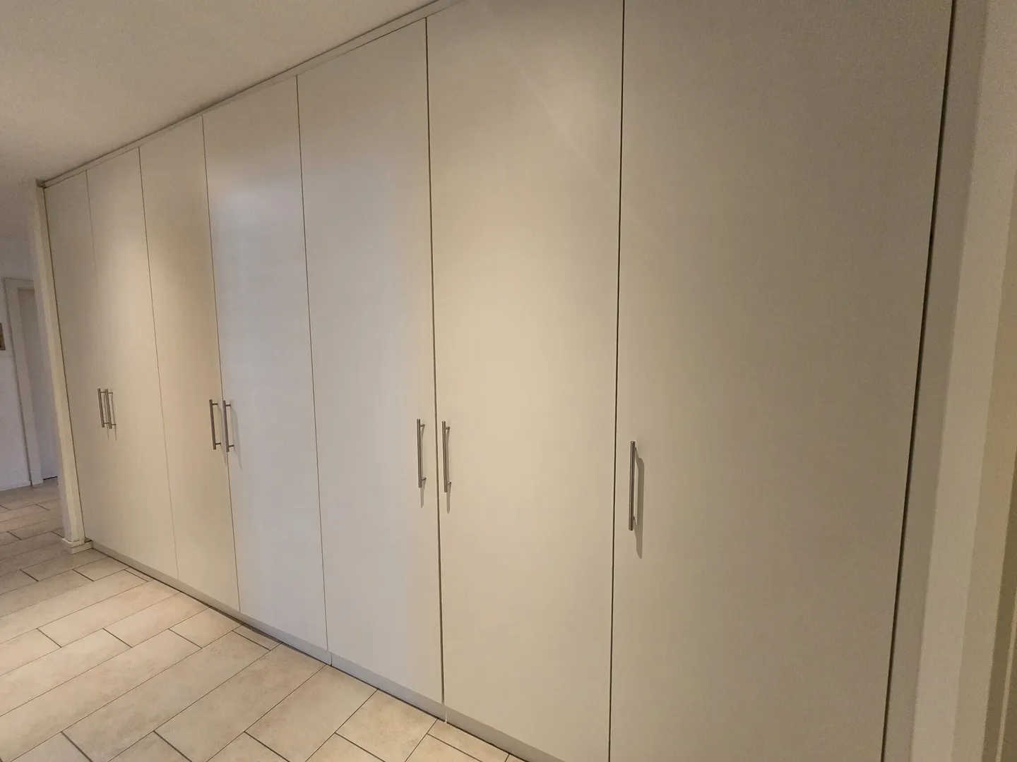 GERÄUMIGE UND MODERNE 4.5 ZIMMER MIT 2 TERRASSEN IN AGNO - Foto 8 von 9