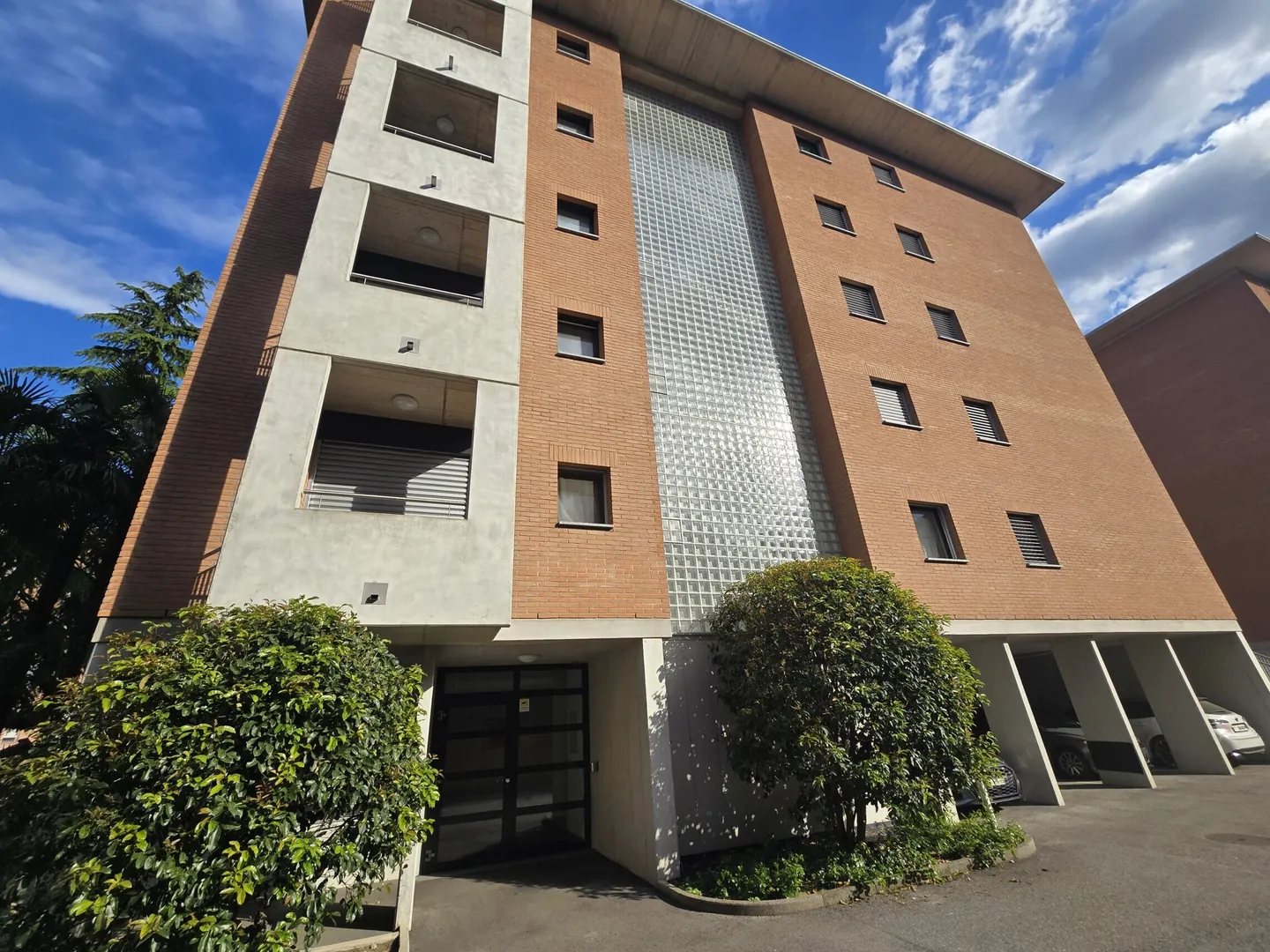 GERÄUMIGE UND MODERNE 4.5 ZIMMER MIT 2 TERRASSEN IN AGNO - Foto 9 von 9