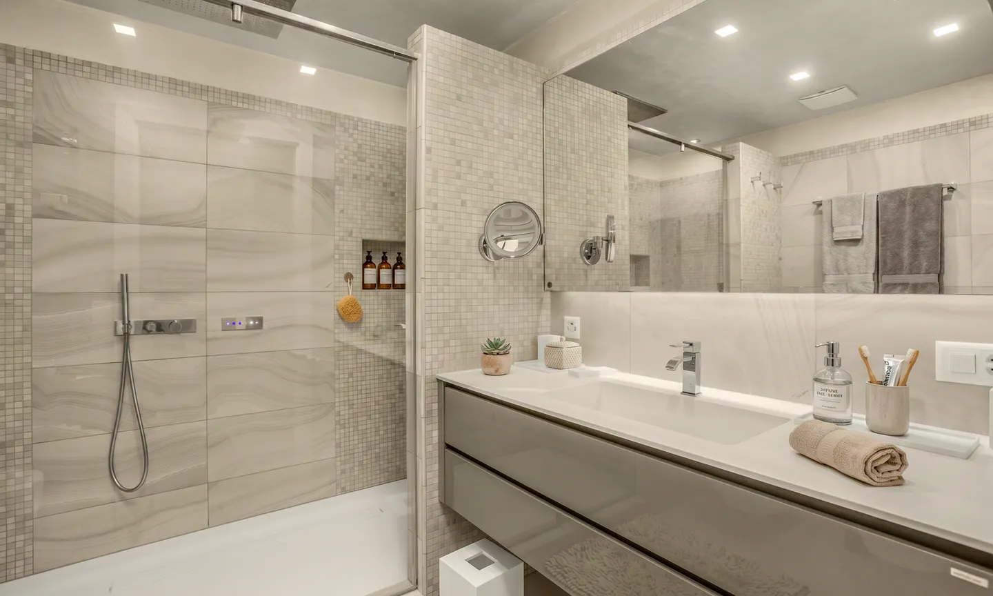 RENT TO BUY - SPLENDIDO 3.5 LOCALI CON TERRAZZA A CARONA - Photo 10 of 13