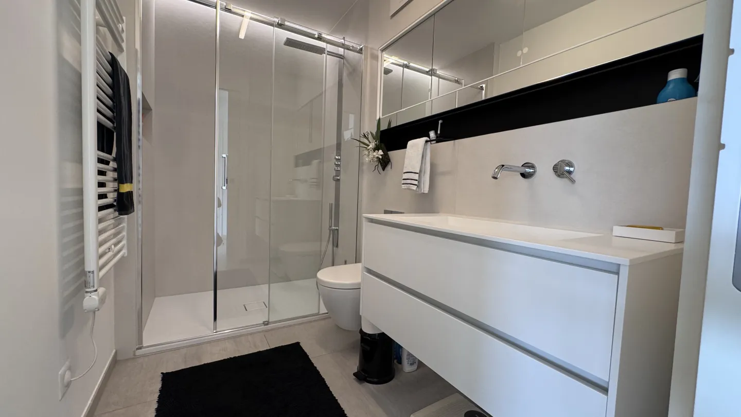 STUNDEVOLLES 2.5 ZIMMER HOCHWERTIGE WOHNUNG MIT GARTEN IN CADRO - Foto 5 von 9