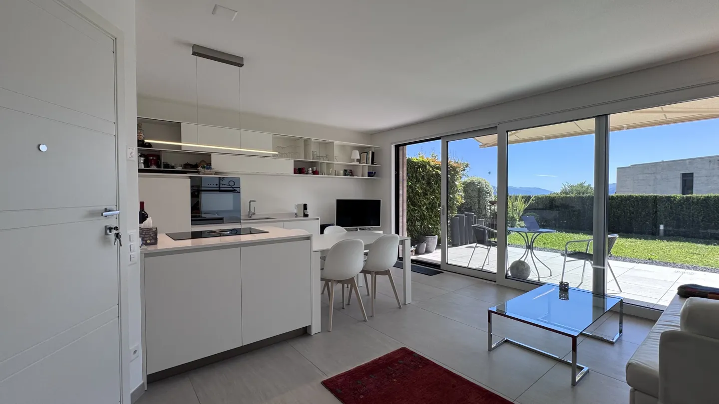 SUPERBE APPARTEMENT 2.5 PIÈCES HAUT STANDING AVEC JARDIN À CADRO - Photo 11 sur 12