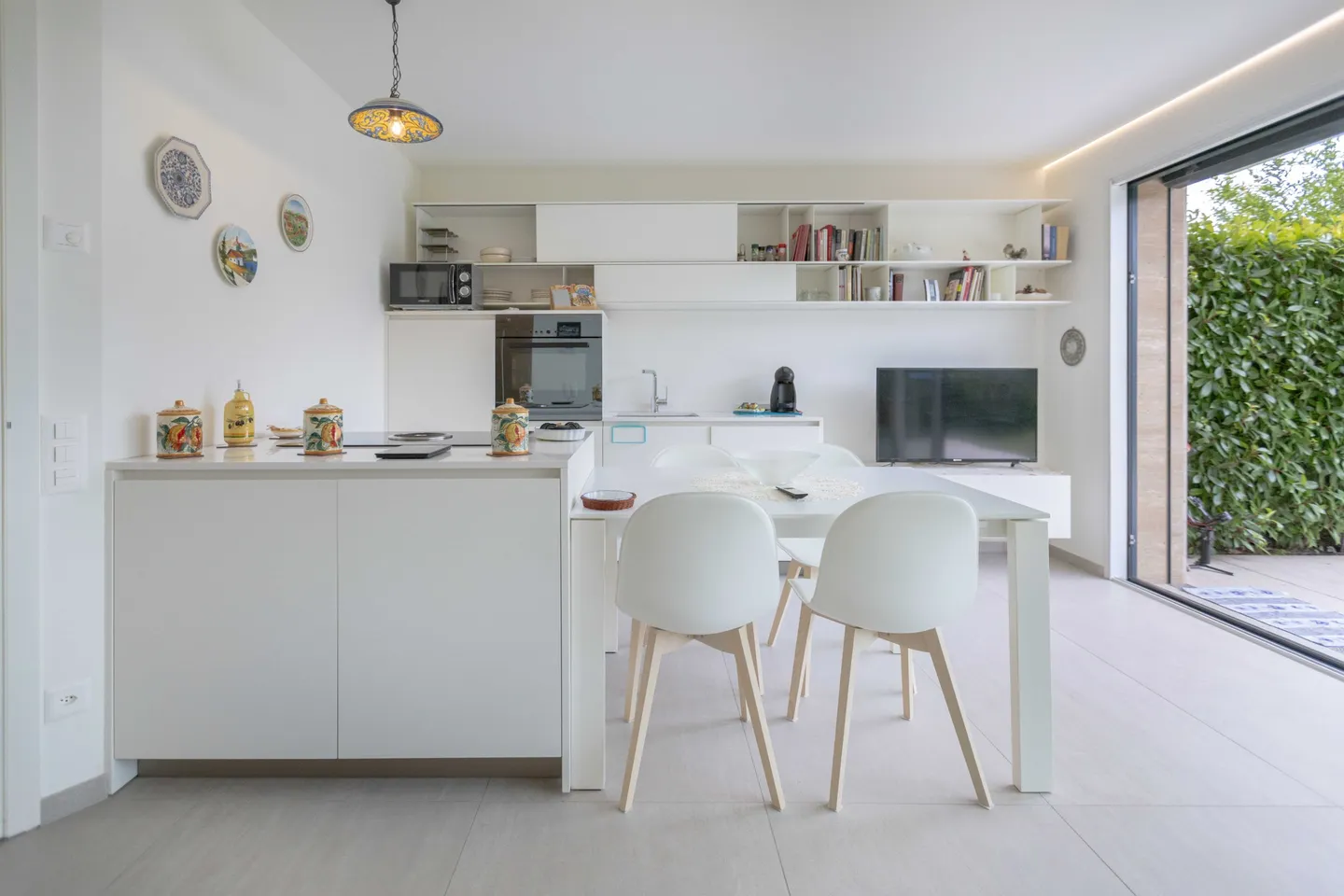 STUNDEVOLLES 2.5 ZIMMER HOCHWERTIGE WOHNUNG MIT GARTEN IN CADRO - Foto 3 von 9